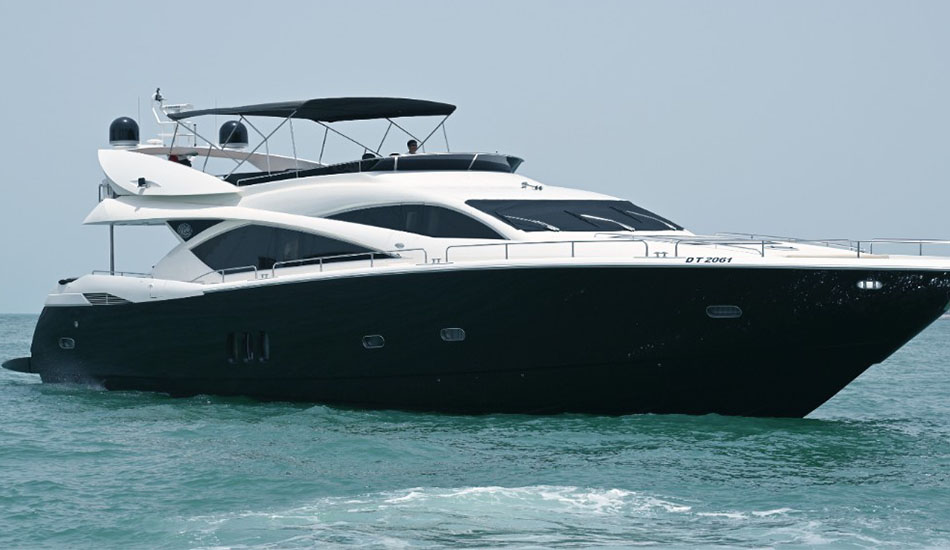 private yacht in dubai marina
